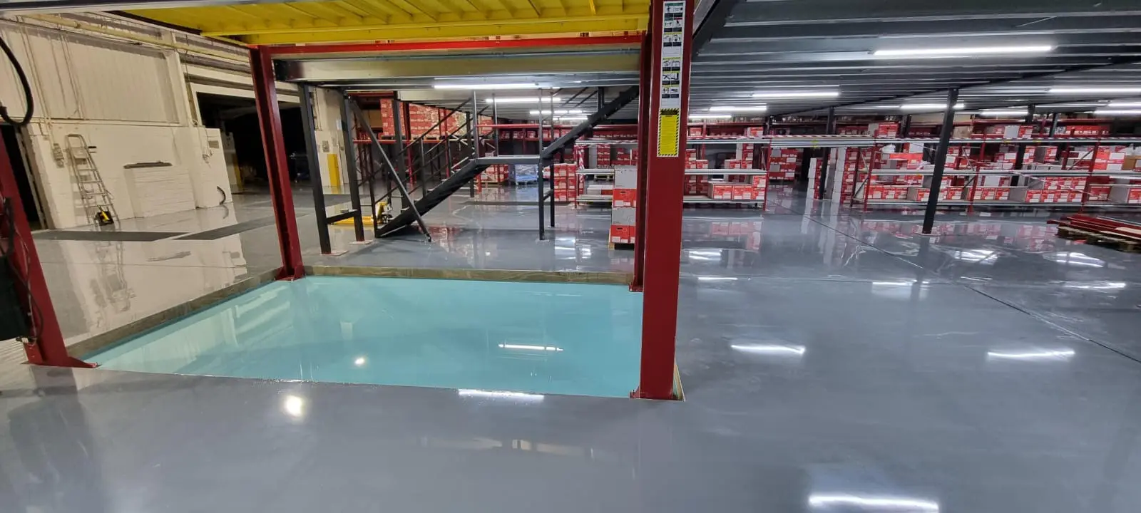 picture of a resin floor, grey and blue